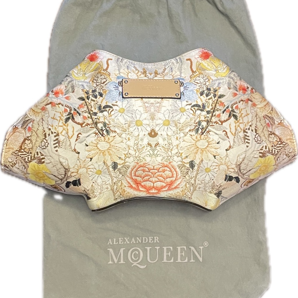 Alexander McQueen Clutch handbag. Beautiful bag. No signs of wear. Like new.